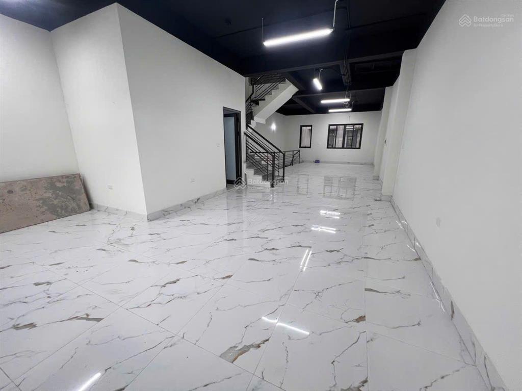 Cho thuê nhà nguyên căn, diện tích sàn sử dụng hơn 400m2 tại phường dương nội