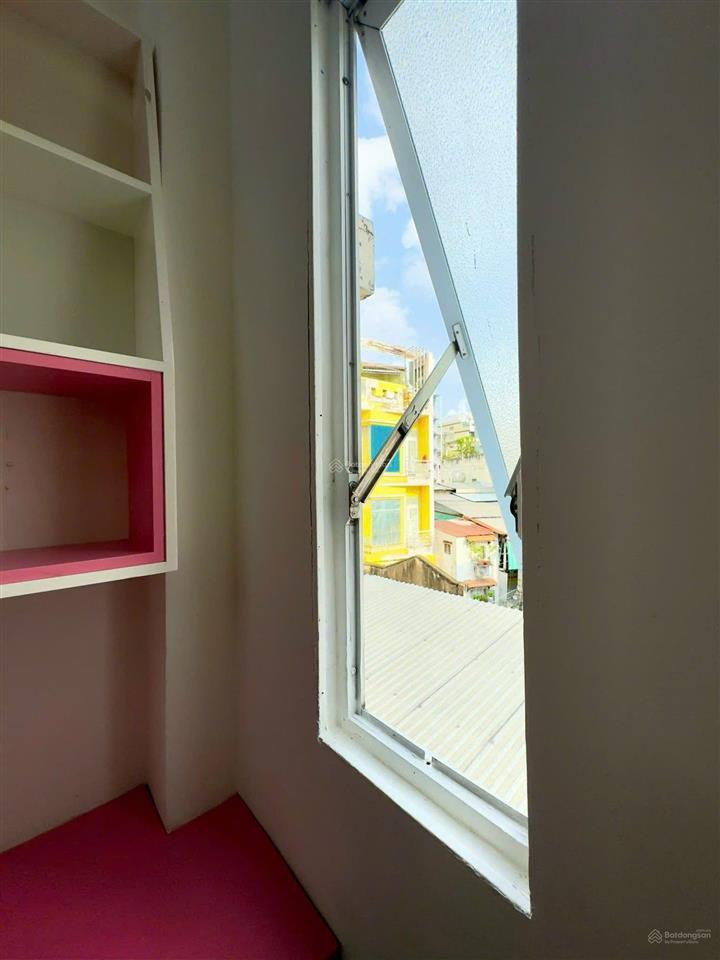 Cho thuê căn hộ 2 phòng ngủ full nội thất hẻm xe hơi phường đức nhuận