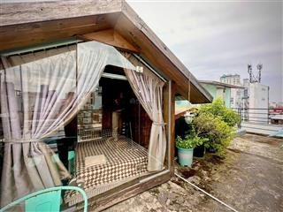 Cho thuê phòng trọ trên sân thượng full nội thất cao cấp  ngay hàng xanh giá chỉ 4,2 triệu