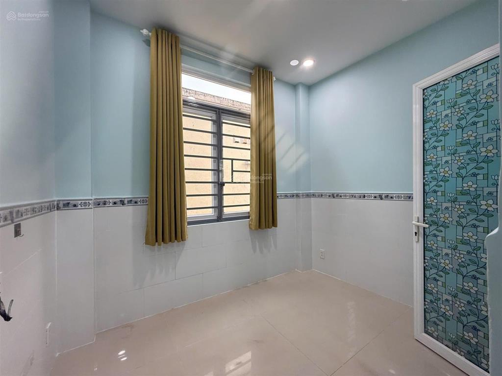 Cho thuê nhà 1 trệt 2 lầu, sân thượng. 2 phòng ngủ 3wc tại 116/ đ. tô hiến thành, 8 triệu/th
