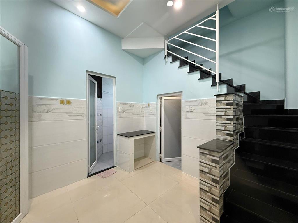 Cho thuê nhà 1 trệt 2 lầu, sân thượng. 2 phòng ngủ 3wc tại 116/ đ. tô hiến thành, 8 triệu/th