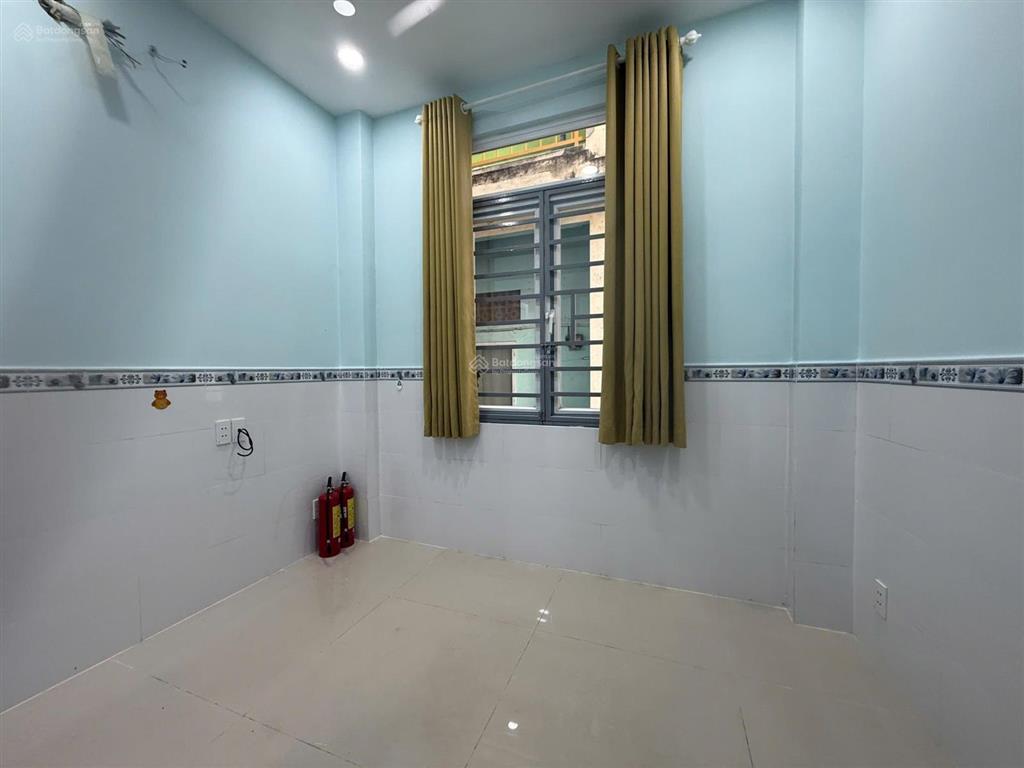Cho thuê nhà 1 trệt 2 lầu, sân thượng. 2 phòng ngủ 3wc tại 116/ đ. tô hiến thành, 8 triệu/th