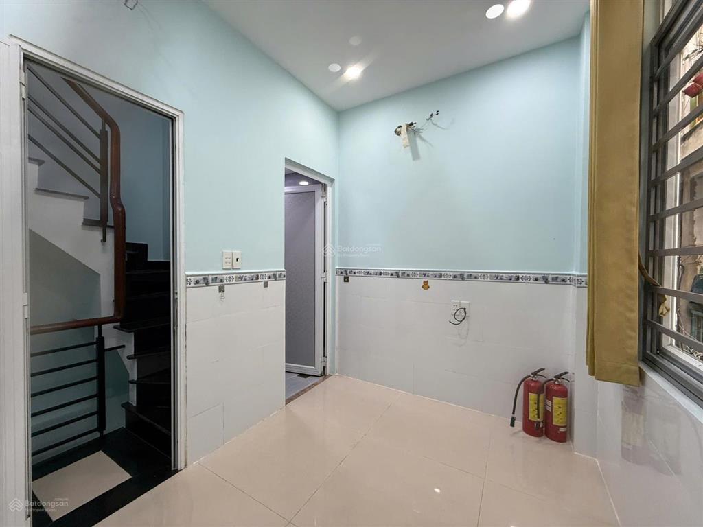 Cho thuê nhà 1 trệt 2 lầu, sân thượng. 2 phòng ngủ 3wc tại 116/ đ. tô hiến thành, 8 triệu/th