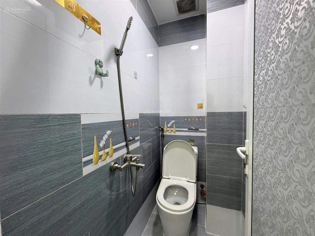 Cho thuê nhà 1 trệt 2 lầu, sân thượng. 2 phòng ngủ 3wc tại 116/ đ. tô hiến thành, 8 triệu/th