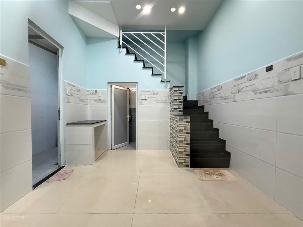 Cho thuê nhà 1 trệt 2 lầu, sân thượng. 2 phòng ngủ 3wc tại 116/ đ. tô hiến thành, 8 triệu/th