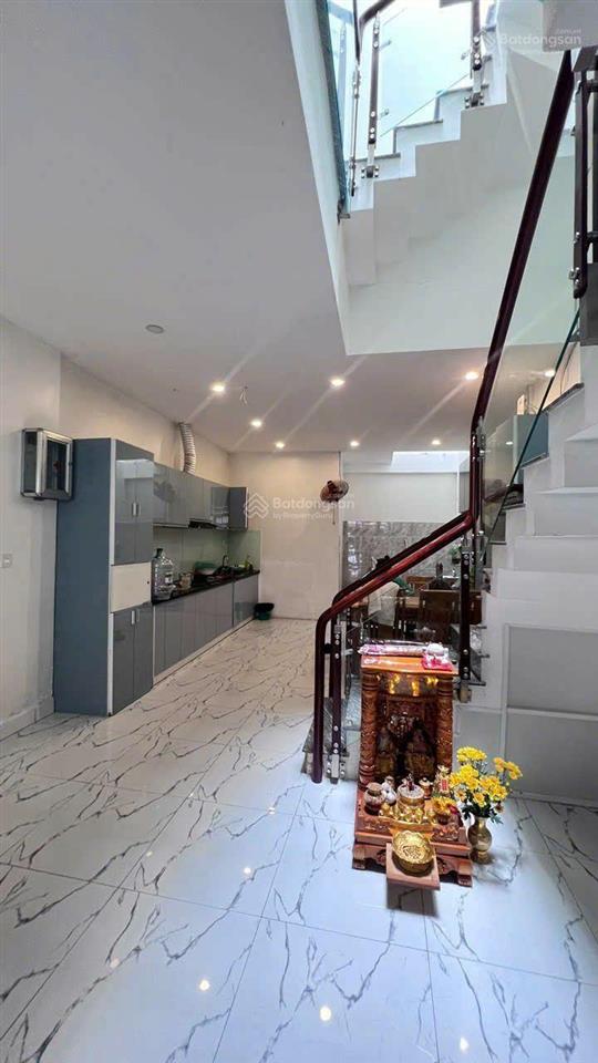 Hiếm! nhà gần công viên hoàng văn thụ 3 tầng kiên cố 4pn giá chỉ 9,5 tỷ