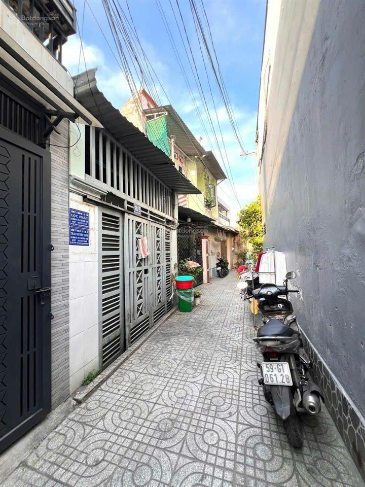 Bán nhà đẹp vị trí trung tâm quận 12, giá chỉ 2,3 tỷ, giấy kê khai rõ ràng, mua bán nhanh.