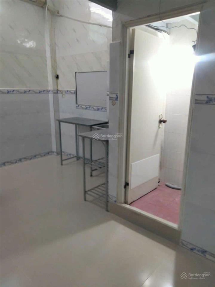 Cho thuê phòng có gác, máy lạnh, kệ bếp, wc riêng, sân thượng gía chỉ 2,5 triệu