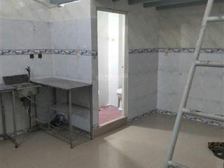 Cho thuê phòng có gác, máy lạnh, kệ bếp, wc riêng, sân thượng gía chỉ 2,5 triệu