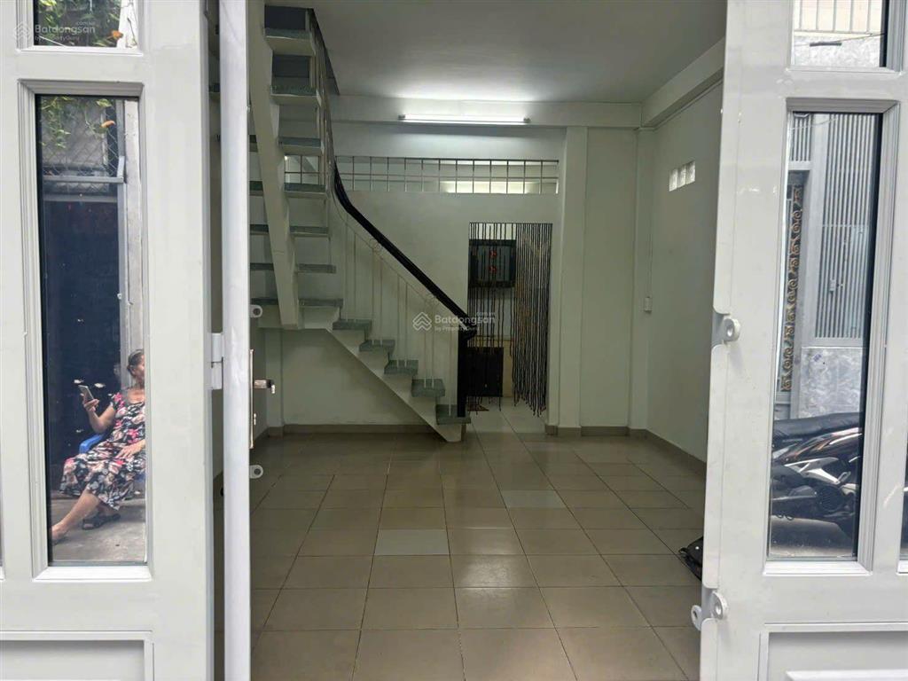 Cho thuê nhà 1 trệt 1 lầu gần trường đại học sài gòn, phường 2, q5. giá 11 triệu, thương lượng
