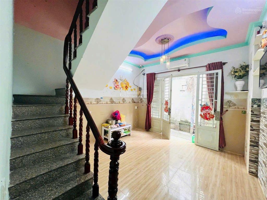 Cho thuê nhà 2 pn đối diện cổng 5 bxmd phường 26, bình thạnh