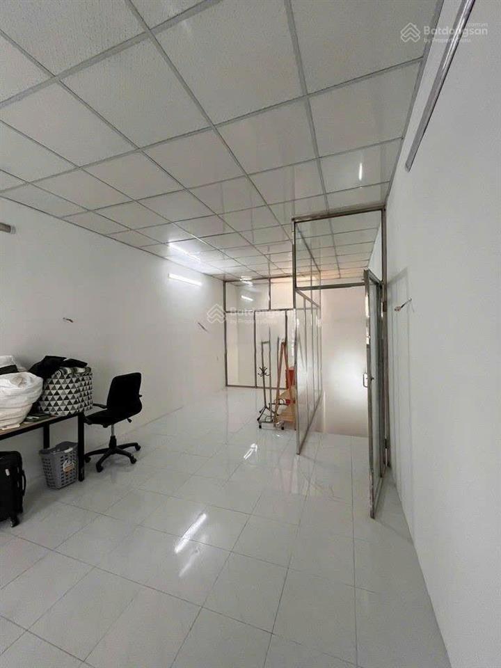 Cho thuê nhà 1 trệt 1 lầu/ gía 9 triệu gần công viên hoàng văn thụ, p4, tân bình
