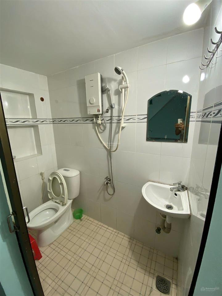 Cho thuê nhà 1 trệt 1 lầu 38,5m2/ giá 9,8 triệu ngay hàng xanh, bình thạnh