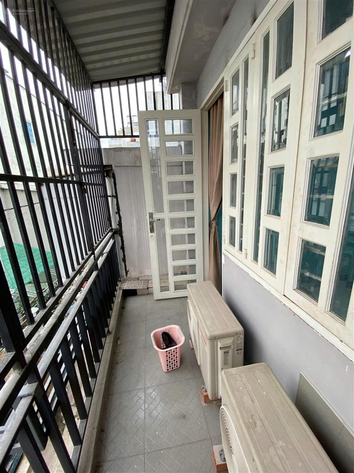 Cho thuê nhà 1 trệt 1 lầu 38,5m2/ giá 9,8 triệu ngay hàng xanh, bình thạnh