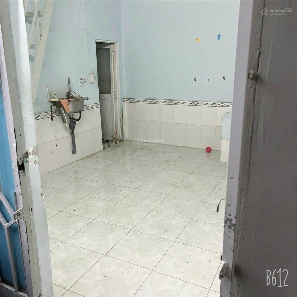 Cho thuê nhà nhỏ gần trường đh hutech, hẻm 69 nguyễn gia trí, bình thạnh. gía chỉ 5 triệu