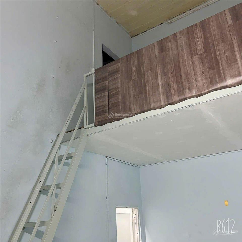 Cho thuê nhà nhỏ gần trường đh hutech, hẻm 69 nguyễn gia trí, bình thạnh. gía chỉ 5 triệu