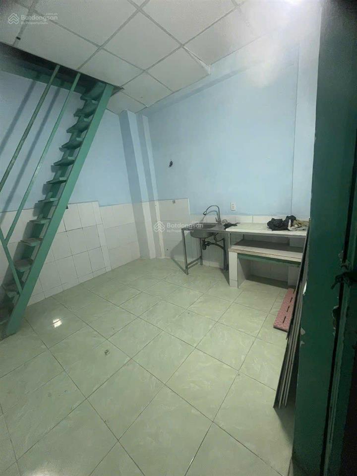 Cho thuê nhà 2pn 2wc / gía 4,2 triệu ngay trạm tàu điện metro văn thánh, cầu sài gòn