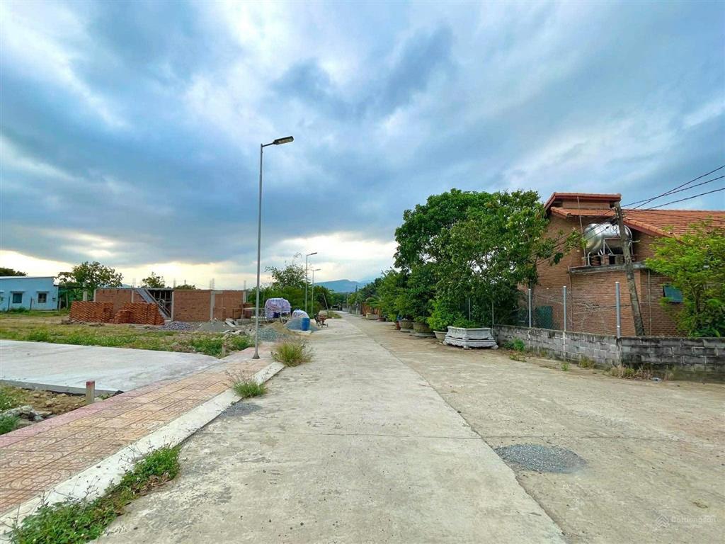 Đất diên an giá tốt chỉ 850 triệu,cách nha trang 8km lưng tựa núi,dt 78,1 đường ô tô