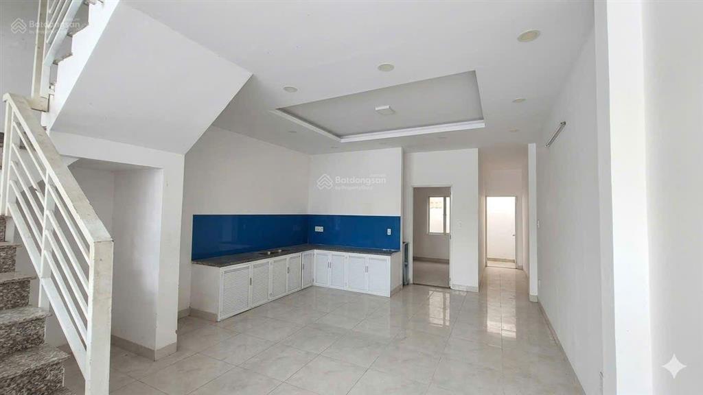 Nhà đẹp hòn rớ 2 sân trước rộng 300m, đậu ô tô thoải mái ven sông, cạnh sun group