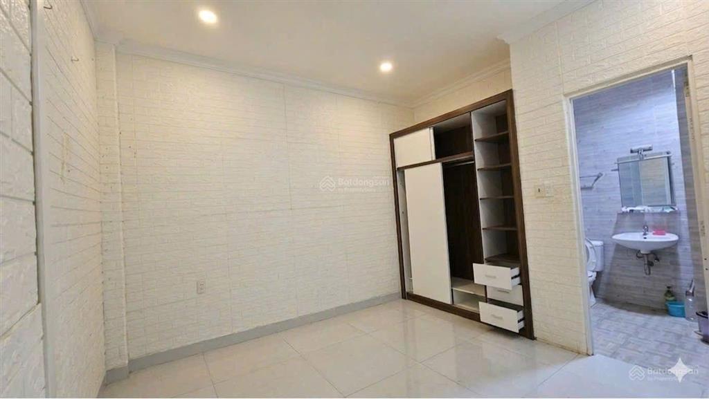 Nhà đẹp hòn rớ 2 sân trước rộng 300m, đậu ô tô thoải mái ven sông, cạnh sun group