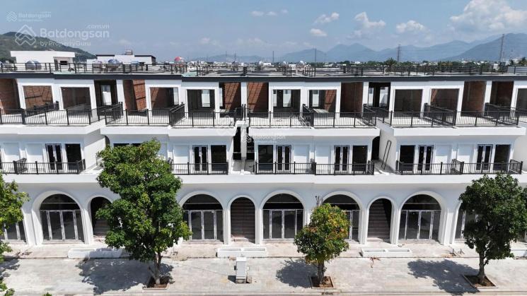 Shopouse mặt đường 23m kvg mozzadiso mỹ gia giá chỉ 8,2 tỷ