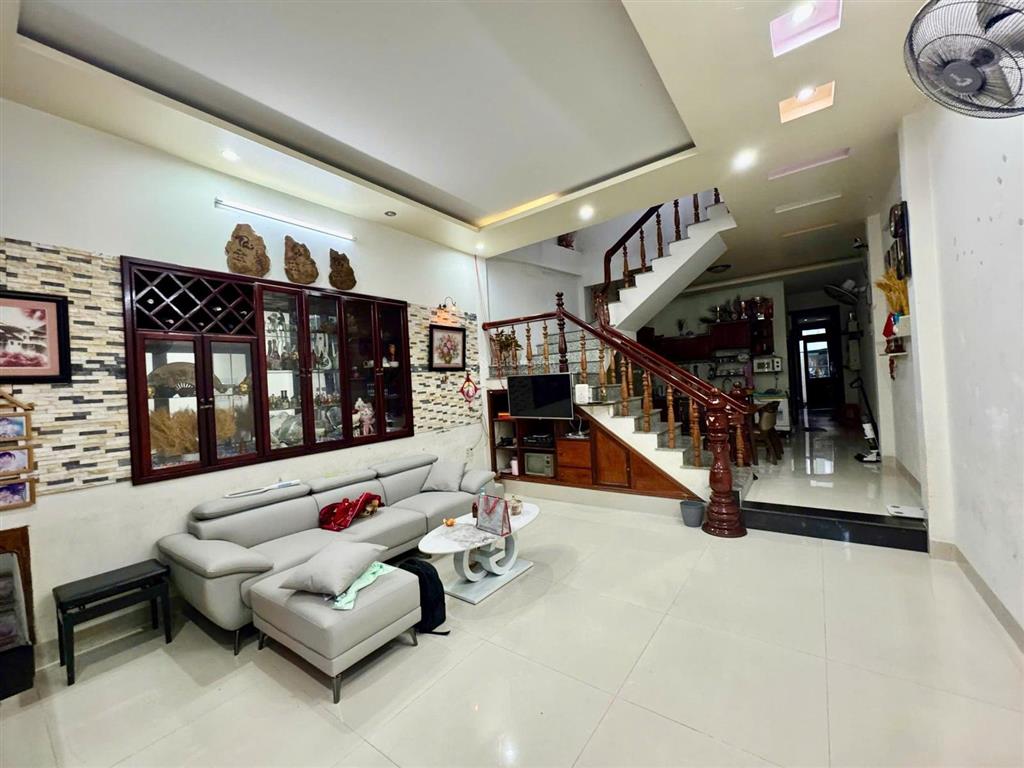 Giá chỉ 4,9 tỷ  nhà 1 trệt 1 lầu diện tích 153,7 m2 ở phú nông tây nha trang