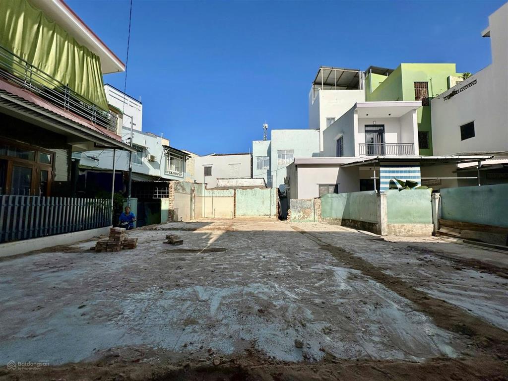 Đất trung tâm nam nha trang cách đường võ thị sáu chỉ 15m giá chỉ 32tr/m2