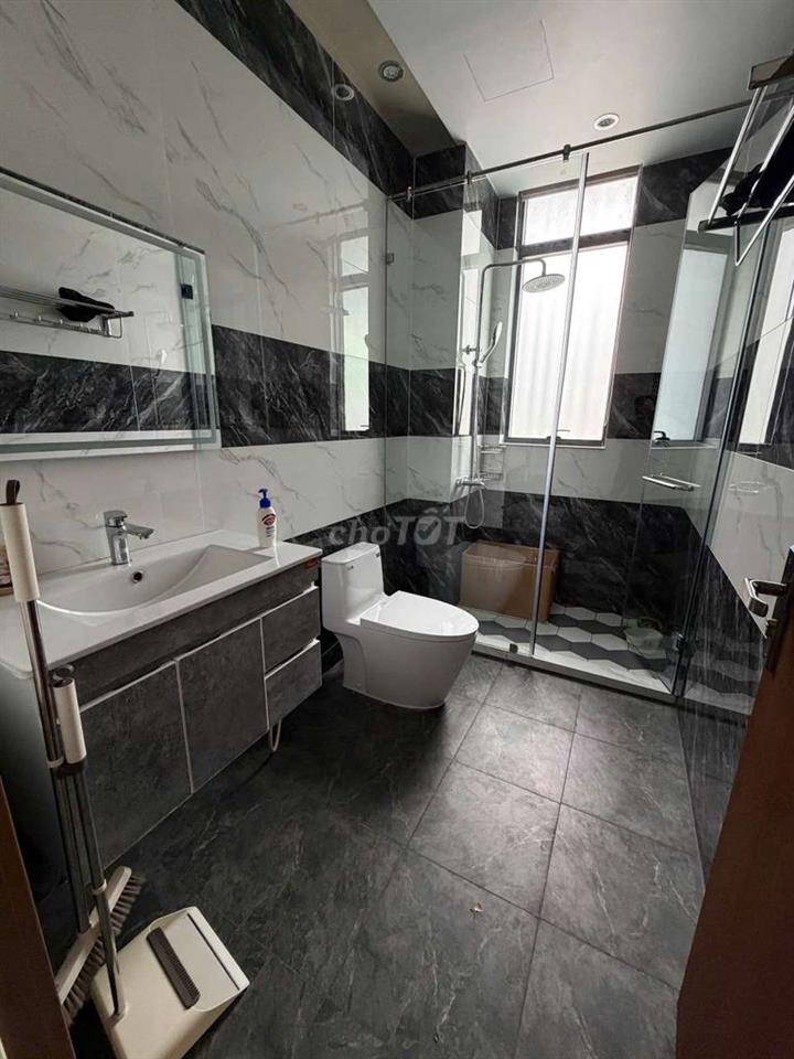 NHÀ ĐẸP KHU KHUÔNG VIỆT 8X20M , 3 LẦU