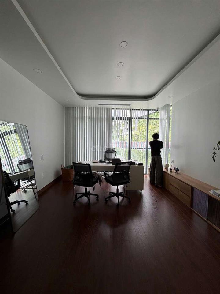 NHÀ ĐẸP KHU KHUÔNG VIỆT 8X20M , 3 LẦU