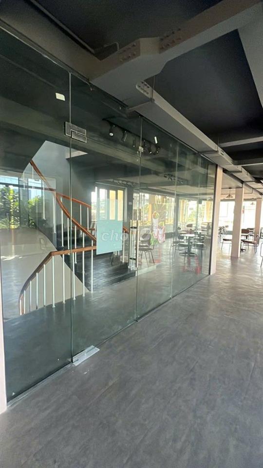 TÒA NHÀ VĂN PHÒNG ĐƯỜNG NGUYỄN SƠN 8X20M , 5 LẦU
