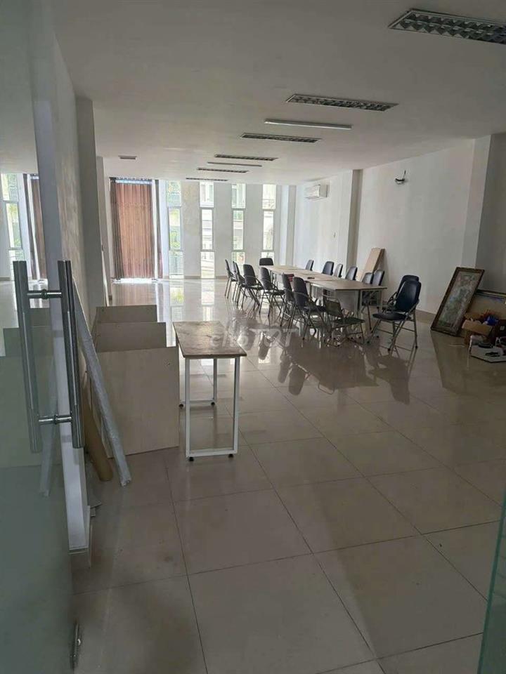 TOÀ NHÀ ĐƯỜNG ĐỘC LẬP 6X30M , 5 LÀU