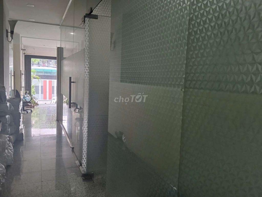 TOÀ NHÀ ĐƯỜNG ĐỘC LẬP 6X30M , 5 LÀU