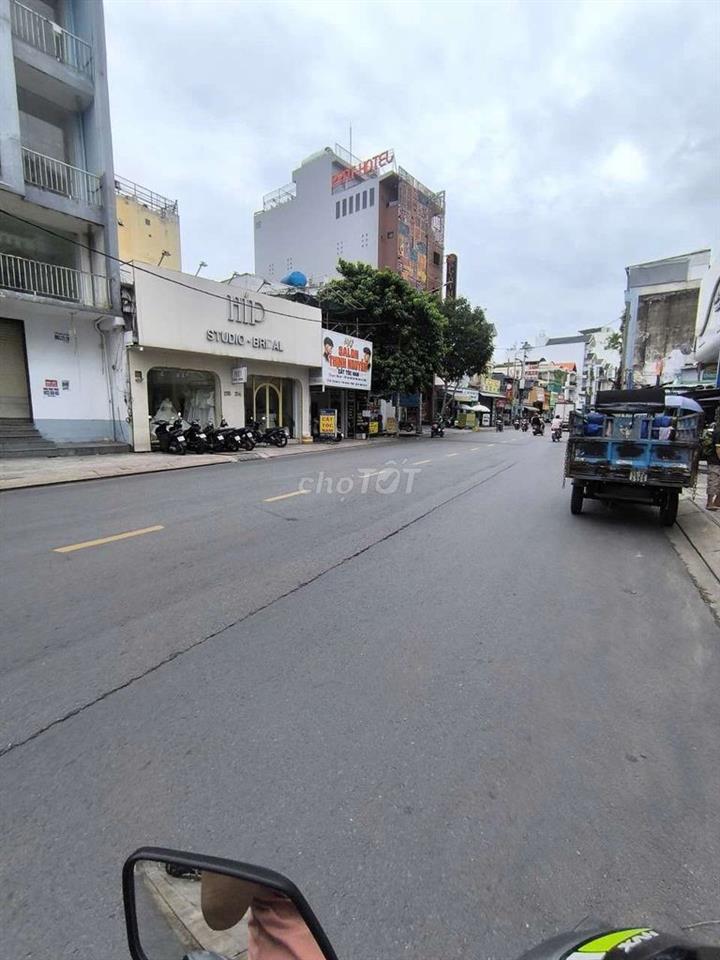 TOÀ NHÀ VƯỜN LÀI 12X20M 