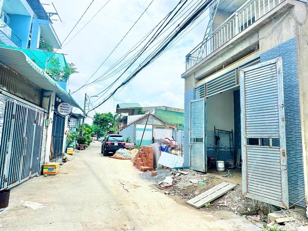 Còn lô góc 2 mặt tiền sát lê thị hà hẻm 5m, 1/ nhựa vào 30m, xây ở, căn hộ dịch vụ quá lý tưởng ạ