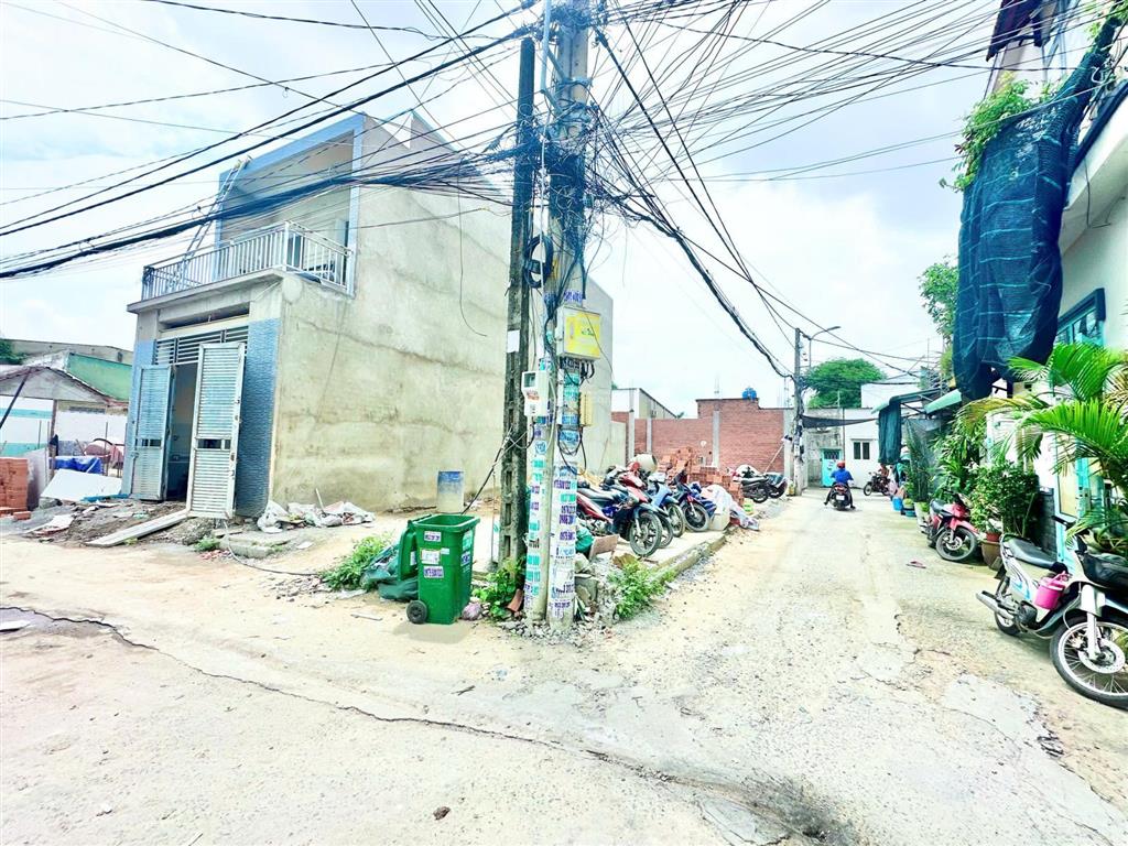 Còn lô góc 2 mặt tiền sát lê thị hà hẻm 5m, 1/ nhựa vào 30m, xây ở, căn hộ dịch vụ quá lý tưởng ạ