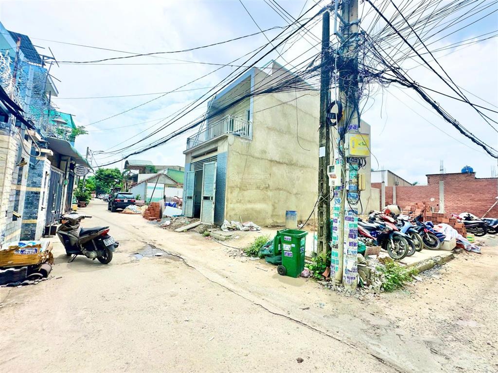 Còn lô góc 2 mặt tiền sát lê thị hà hẻm 5m, 1/ nhựa vào 30m, xây ở, căn hộ dịch vụ quá lý tưởng ạ