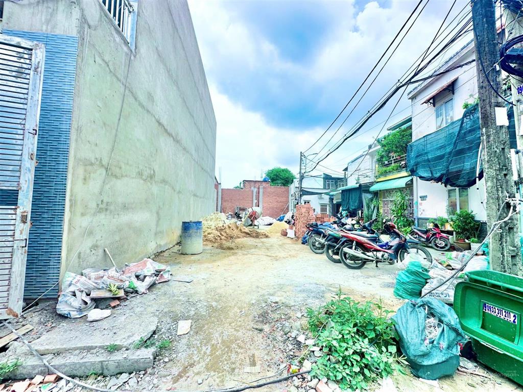 Còn lô góc 2 mặt tiền sát lê thị hà hẻm 5m, 1/ nhựa vào 30m, xây ở, căn hộ dịch vụ quá lý tưởng ạ