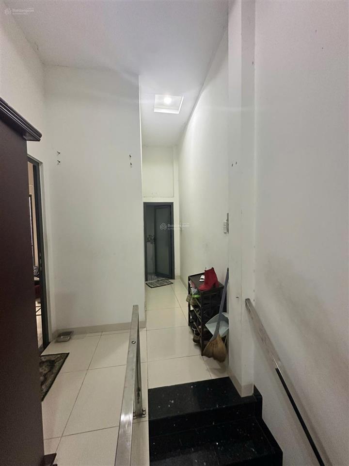 Nhà sát mặt tiền tô ký dt 5x16,5m trệt lầu đẹp rẻ đường nhựa 7m, nới đáng sống của hóc môn