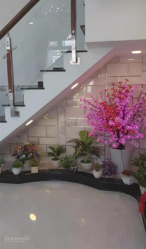 Nhà sát bên ủy ban xã tân xuân cũ, đường 5m thông, kiên cố đẹp, 3pn, giá hiếm chỉ 4,55tỷ