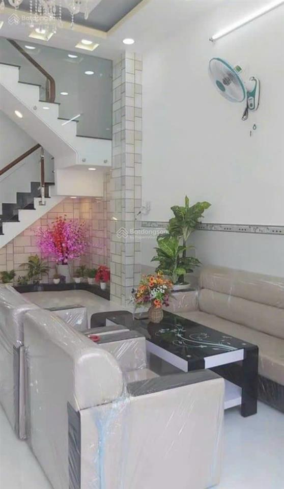 Nhà sát bên ủy ban xã tân xuân cũ, đường 5m thông, kiên cố đẹp, 3pn, giá hiếm chỉ 4,55tỷ