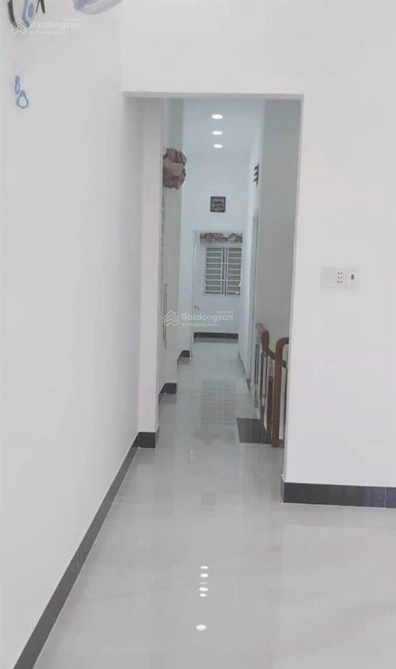 Nhà sát bên ủy ban xã tân xuân cũ, đường 5m thông, kiên cố đẹp, 3pn, giá hiếm chỉ 4,55tỷ