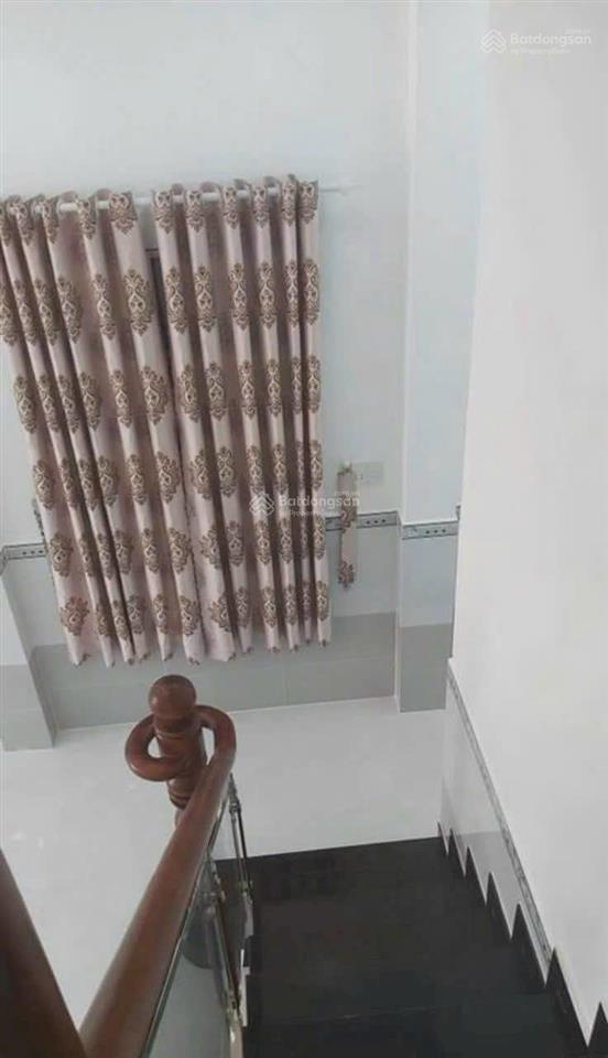 Nhà sát bên ủy ban xã tân xuân cũ, đường 5m thông, kiên cố đẹp, 3pn, giá hiếm chỉ 4,55tỷ