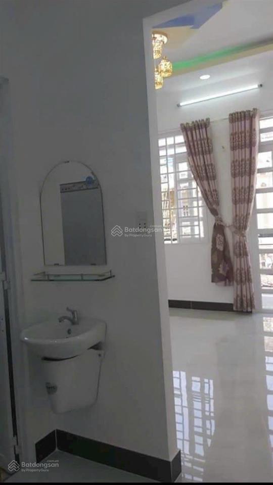 Nhà sát bên ủy ban xã tân xuân cũ, đường 5m thông, kiên cố đẹp, 3pn, giá hiếm chỉ 4,55tỷ