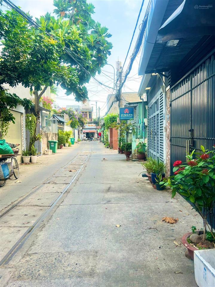 Nhà sát bên ủy ban xã tân xuân cũ, đường 5m thông, kiên cố đẹp, 3pn, giá hiếm chỉ 4,55tỷ