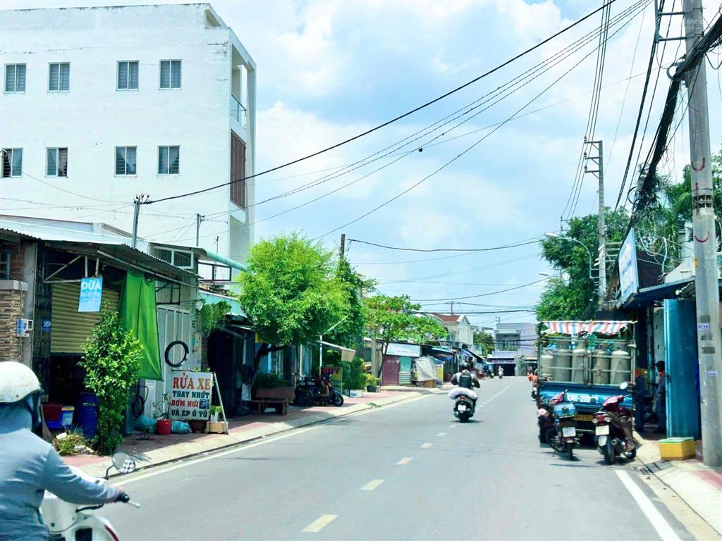 Đất 1/ nhựa trung chánh, sát trường đh huflit hóc môn, dt khủng 5x25m, đường chuẩn 6m