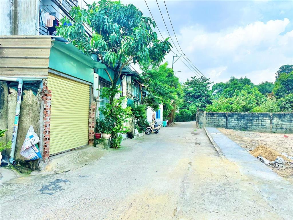 Đất 1/ nhựa tân hiệp 18, dt 5x20m, gần chợ hóc môn, mới tách cực đẹp, sạch sẽ không mồ mả