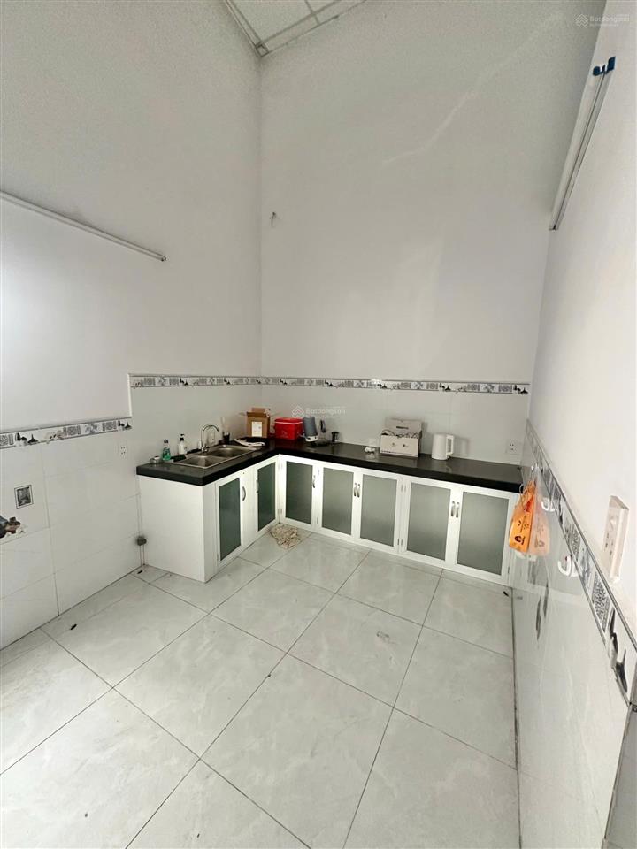 Tân xuân còn sót căn nhà shr 2,75 tỷ dt 4x14m nhà cấp 4. hẻm xe hơi vào được gần tô ký