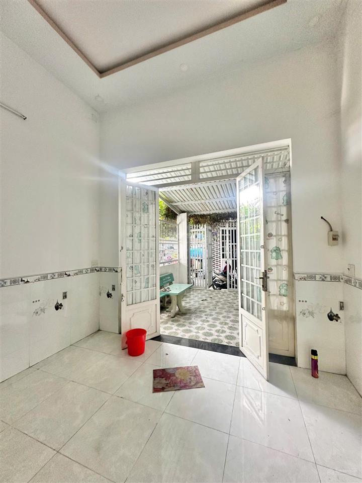Tân xuân còn sót căn nhà shr 2,75 tỷ dt 4x14m nhà cấp 4. hẻm xe hơi vào được gần tô ký