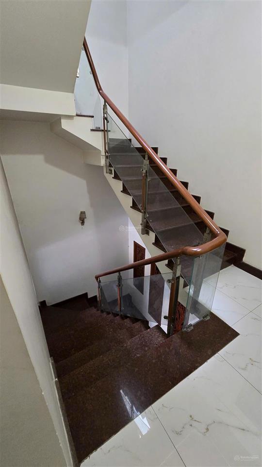 Nhà mặt tiền nhựa 12m sầm uất, sát trường đh huflit, dt 5x22m, 6pn  6wc, buôn bán kinh doanh ok