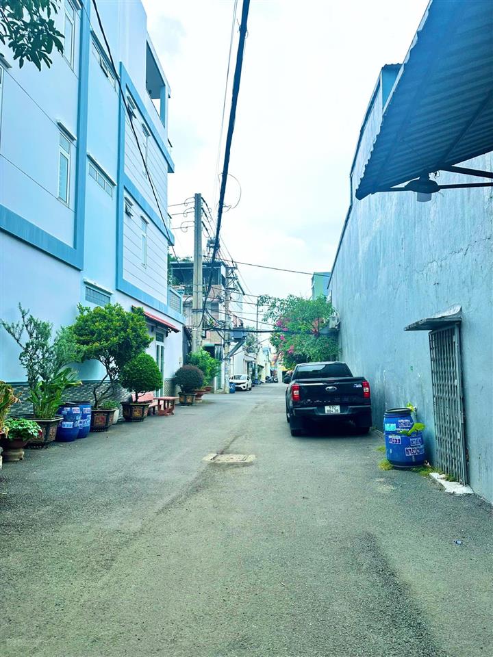 Nhà sát mặt tiền tô ký, 5x20m, 1 trệt 1 lầu cực đẹp, đường nhựa 8m, chủ kẹt bán rẻ chỉ 5,2 tỷ